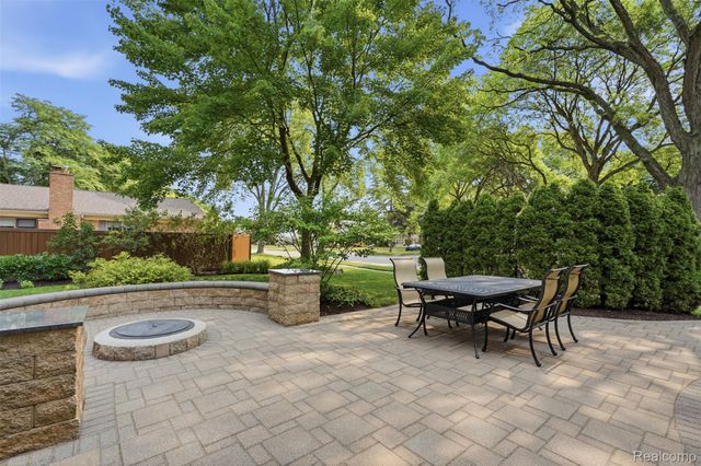 15338 Susanna Circle, Livonia, MI 48154