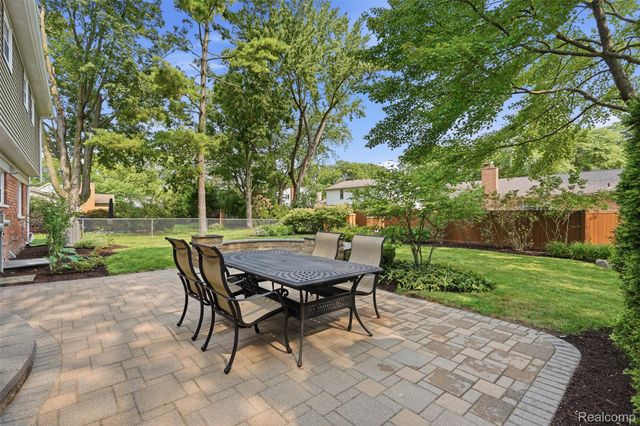 15338 Susanna Circle, Livonia, MI 48154