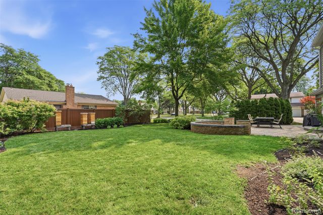 15338 Susanna Circle, Livonia, MI 48154
