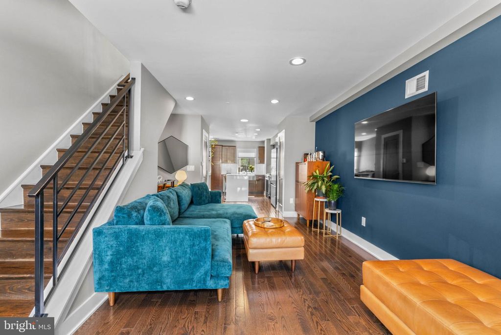 190 W OXFORD ST, PHILADELPHIA, PA 19122 — photo 3