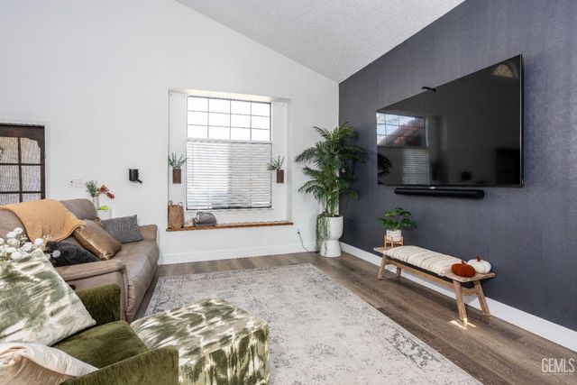 7001 Aztec Way, Bakersfield, CA 93308