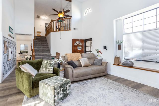 7001 Aztec Way, Bakersfield, CA 93308