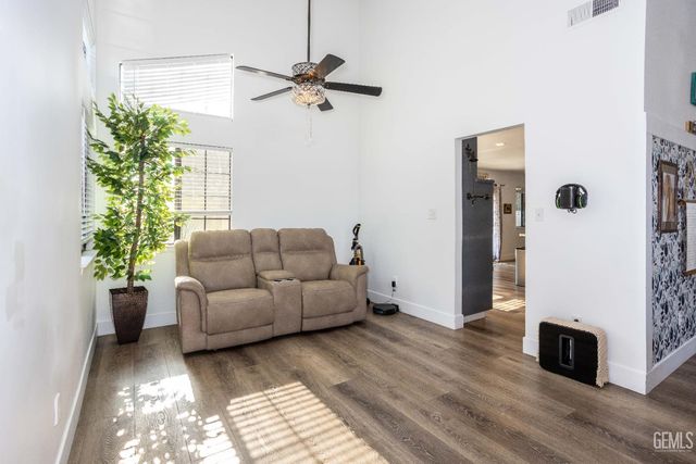 7001 Aztec Way, Bakersfield, CA 93308