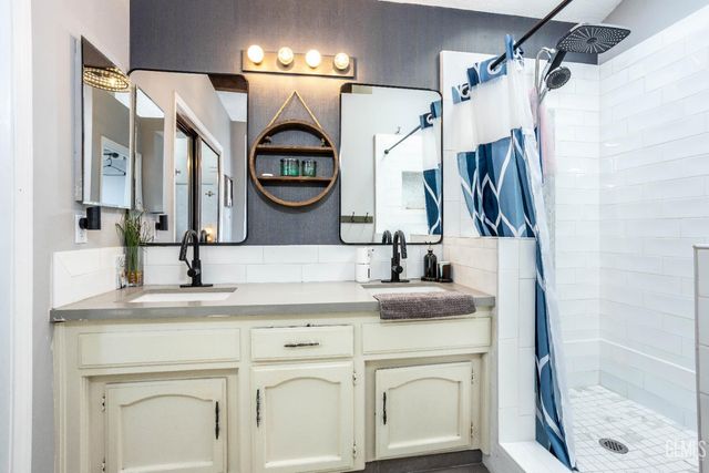 7001 Aztec Way, Bakersfield, CA 93308