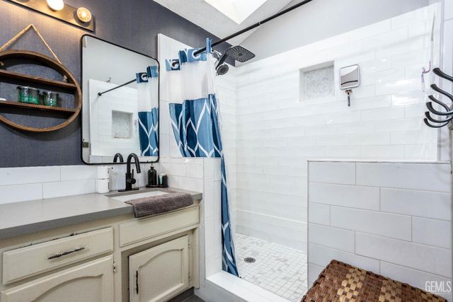 7001 Aztec Way, Bakersfield, CA 93308