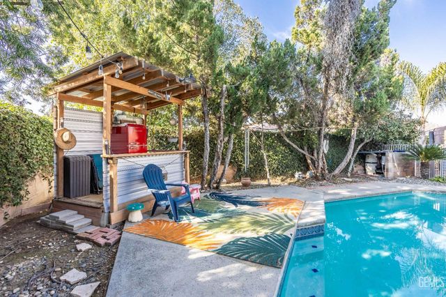 7001 Aztec Way, Bakersfield, CA 93308