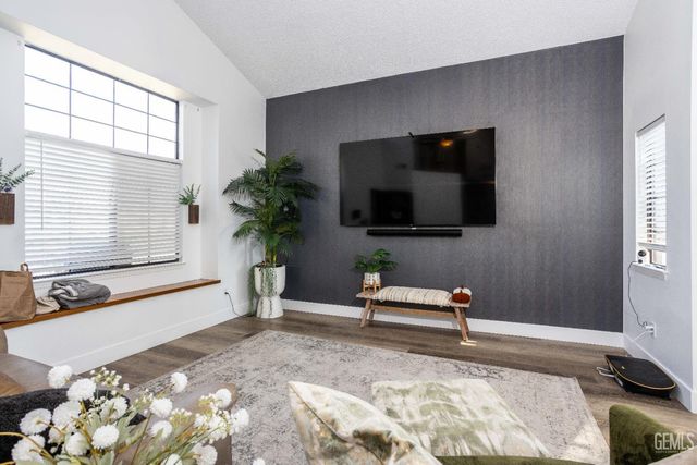 7001 Aztec Way, Bakersfield, CA 93308