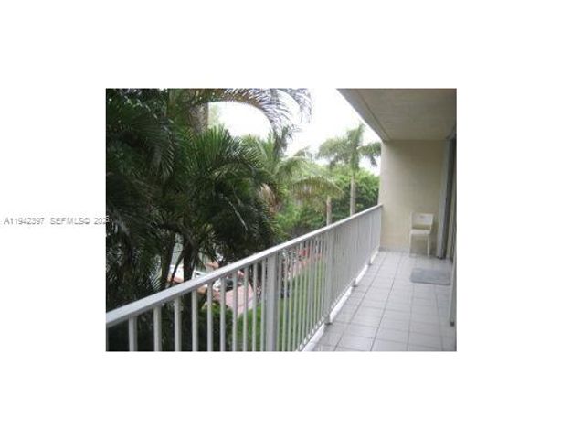 16531 NE 35th Ave 201, North Miami Beach, FL 33160