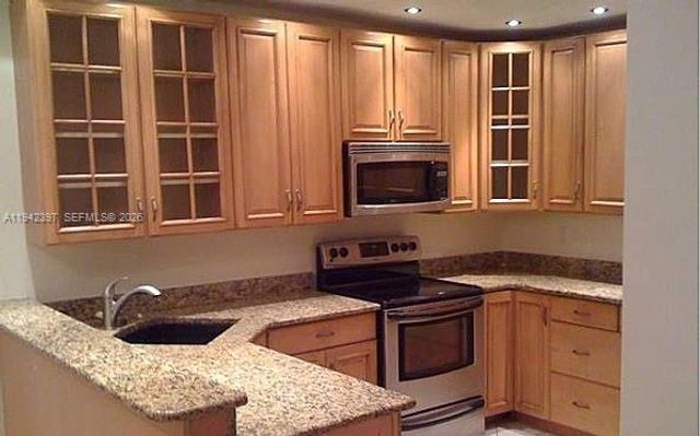 16531 NE 35th Ave 201, North Miami Beach, FL 33160