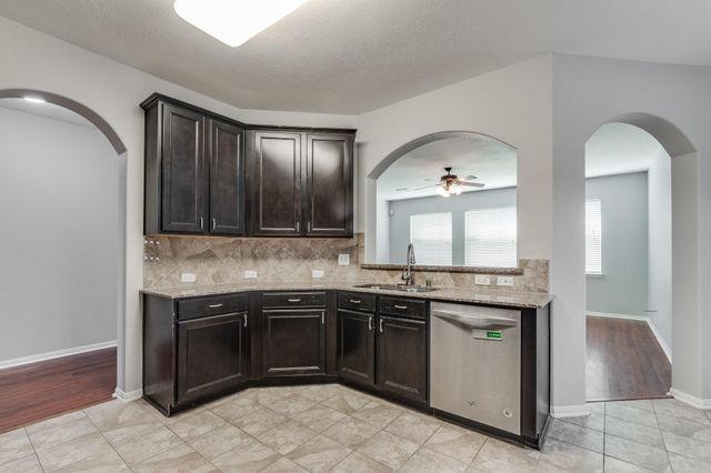 10022 Lynnwood Drive, Baytown, TX 77521