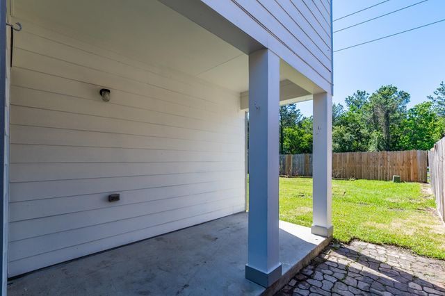 10022 Lynnwood Drive, Baytown, TX 77521