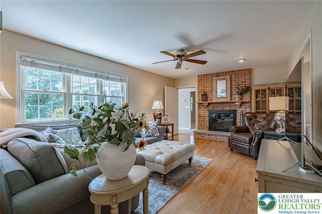 4542 Springfield Drive, Coplay Boro, PA 18037