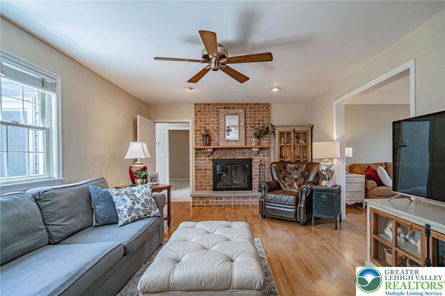 4542 Springfield Drive, Coplay Boro, PA 18037