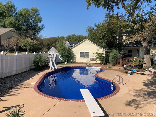 1113 Deer Creek, Pryor, OK 74361