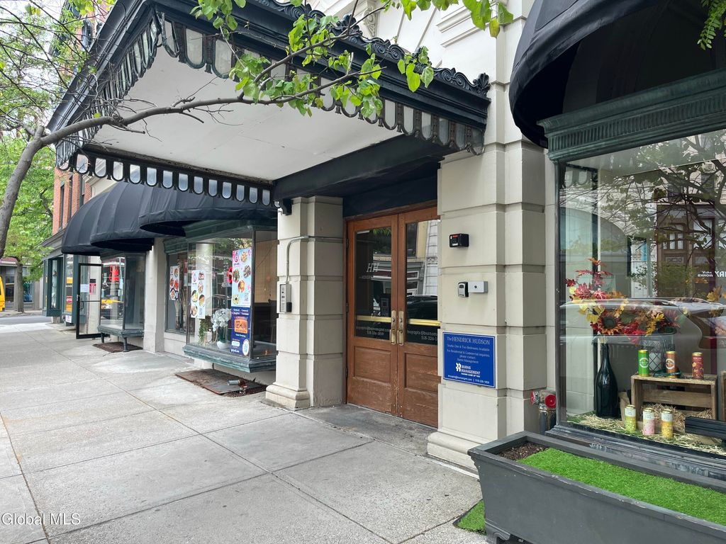 200 Broadway Apt 302, Troy, NY 12180