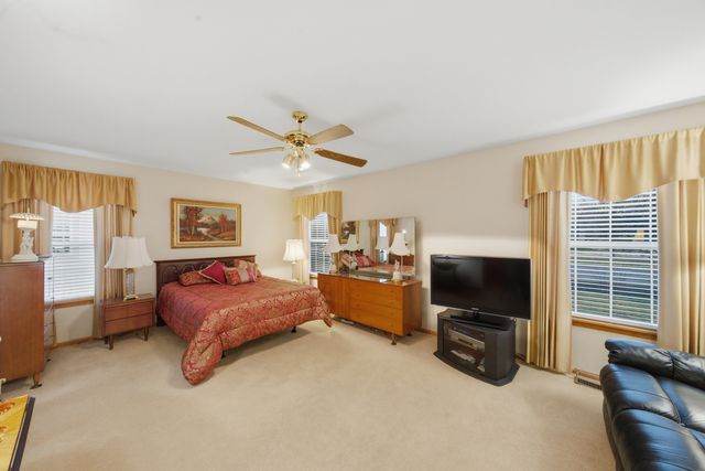 490 Beckett Crossing Drive, Mundelein, IL 60060