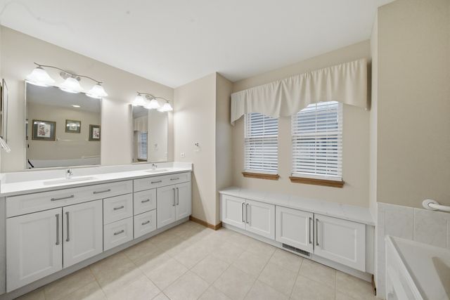 490 Beckett Crossing Drive, Mundelein, IL 60060