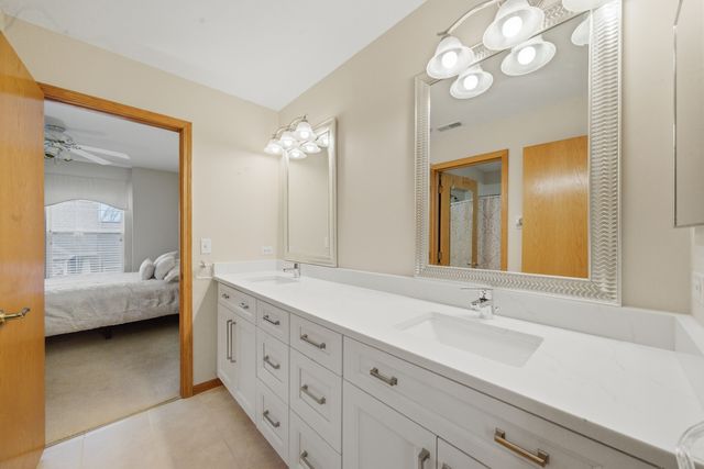 490 Beckett Crossing Drive, Mundelein, IL 60060