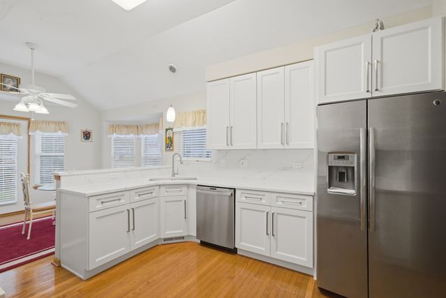 490 Beckett Crossing Drive, Mundelein, IL 60060