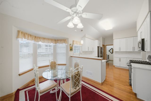 490 Beckett Crossing Drive, Mundelein, IL 60060