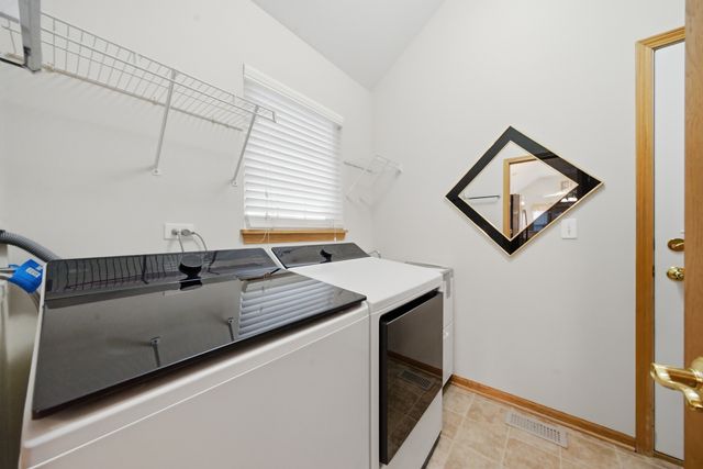 490 Beckett Crossing Drive, Mundelein, IL 60060