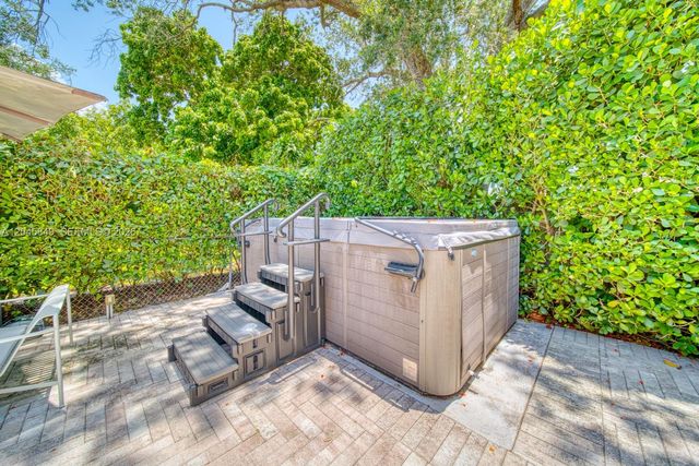 7055 SW 84th Avenue, Miami, FL 33143