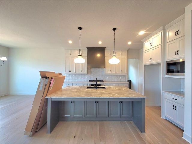 18221 Oakmont Street, Overland Park, KS 66013