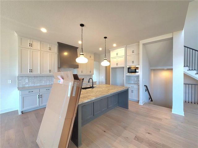 18221 Oakmont Street, Overland Park, KS 66013