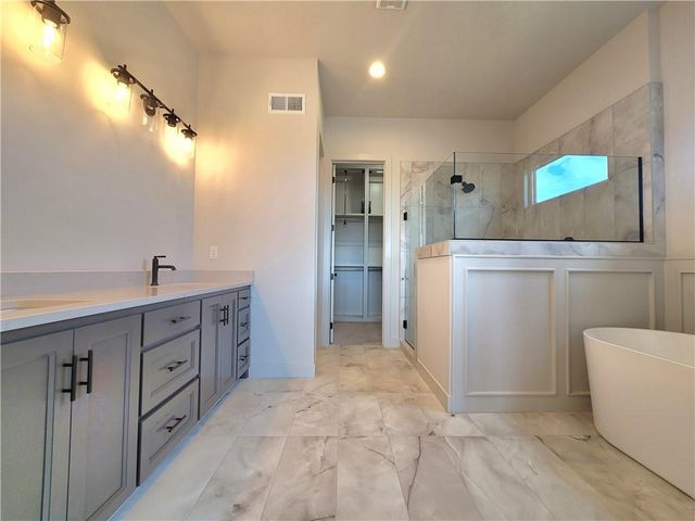 18221 Oakmont Street, Overland Park, KS 66013