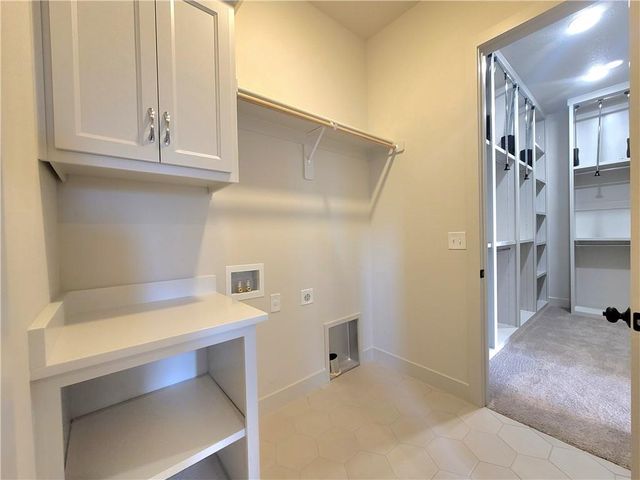 18221 Oakmont Street, Overland Park, KS 66013