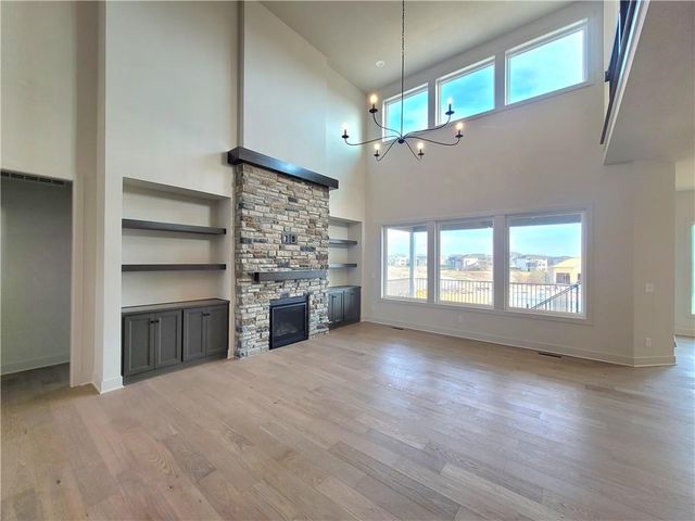 18221 Oakmont Street, Overland Park, KS 66013