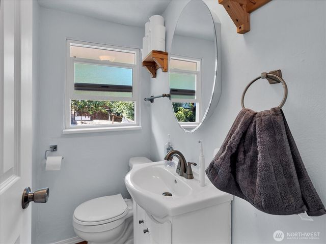 1719 Gregory Way, Bremerton, WA 98337
