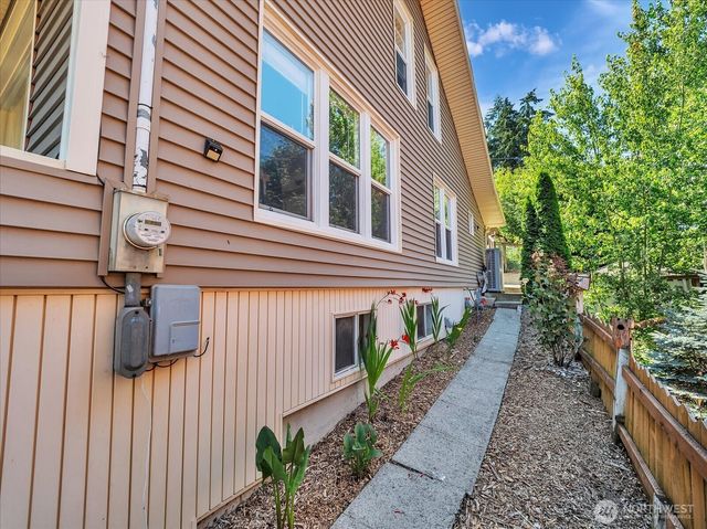 1719 Gregory Way, Bremerton, WA 98337