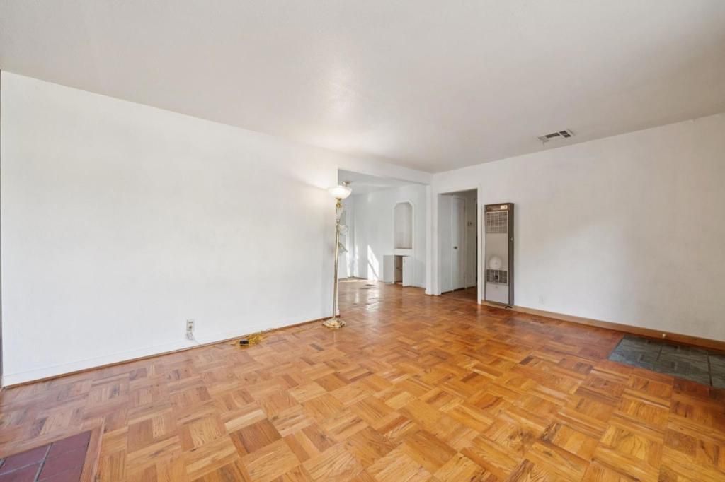 Image 10 of property listing at 986 Bryant, Sunnyvale, CA 94087