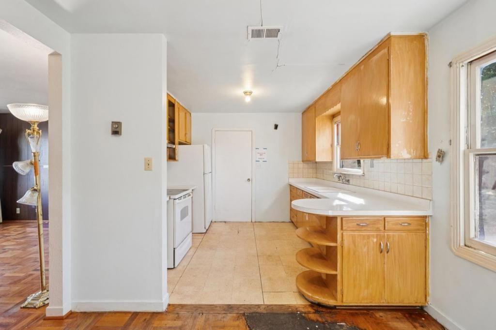 Image 14 of property listing at 986 Bryant, Sunnyvale, CA 94087