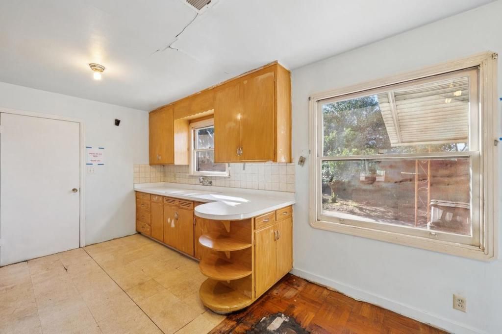 Image 15 of property listing at 986 Bryant, Sunnyvale, CA 94087