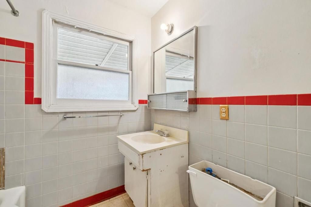 Image 28 of property listing at 986 Bryant, Sunnyvale, CA 94087