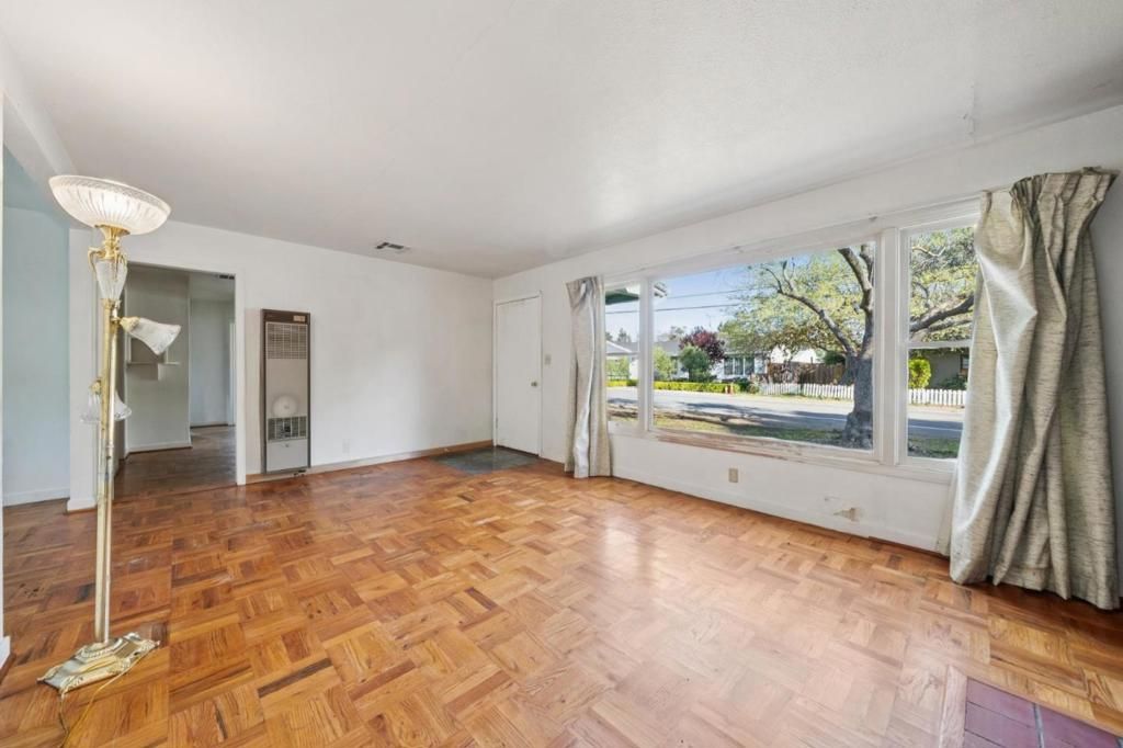 Image 7 of property listing at 986 Bryant, Sunnyvale, CA 94087