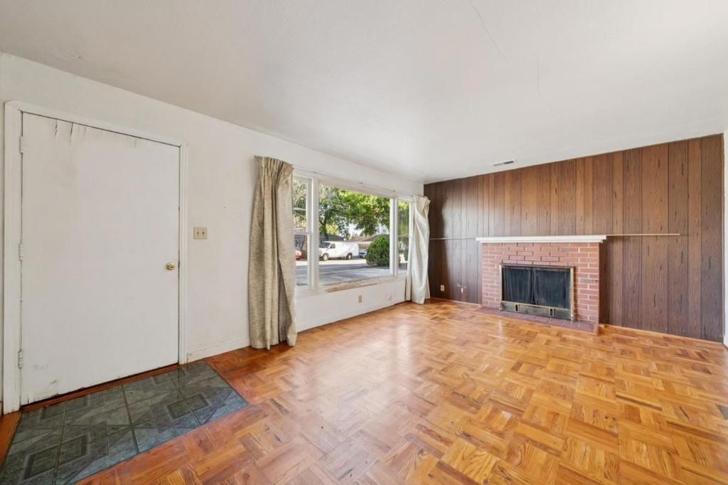 Image 9 of property listing at 986 Bryant, Sunnyvale, CA 94087