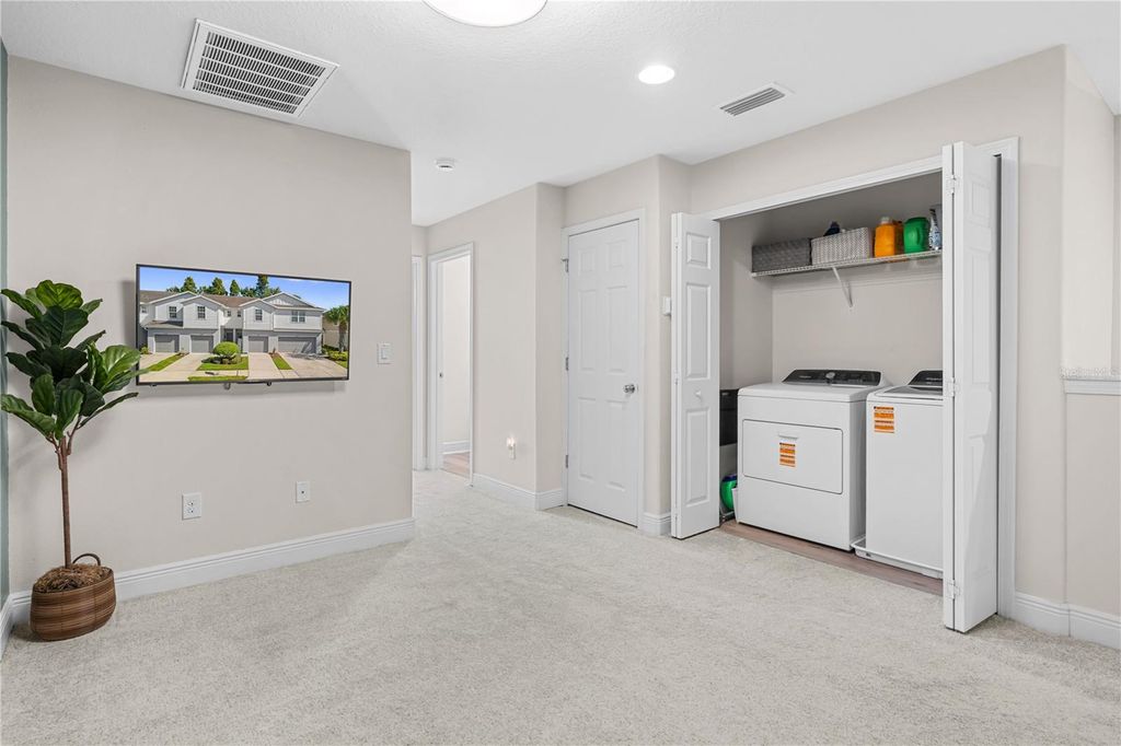 Image 25 of property listing at 8719 TURNSTONE HAVEN PLACE, Tampa, FL 33619