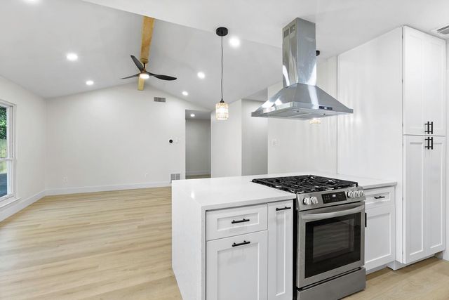 1204 Dunstan DR, Austin, TX 78745