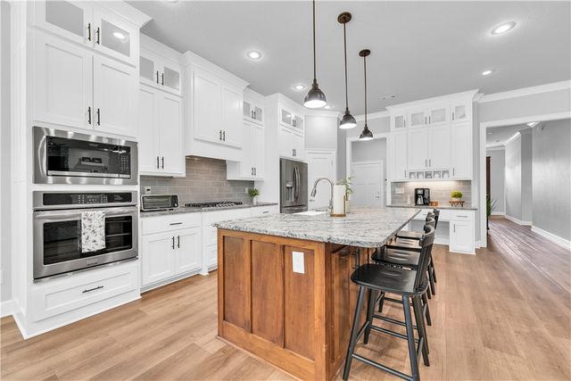 107 NW Highland Road, Bentonville, AR 72712