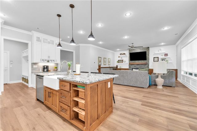107 NW Highland Road, Bentonville, AR 72712