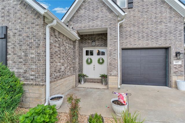 107 NW Highland Road, Bentonville, AR 72712