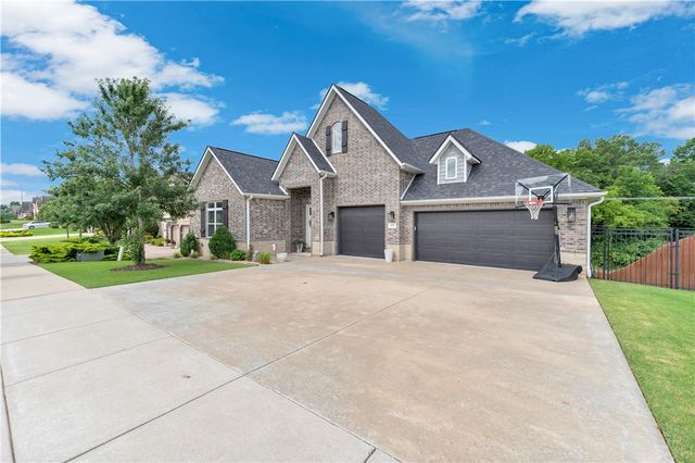 107 NW Highland Road, Bentonville, AR 72712
