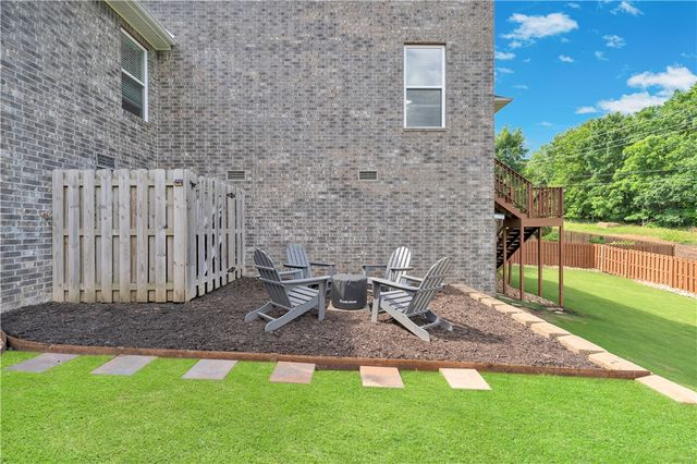 107 NW Highland Road, Bentonville, AR 72712
