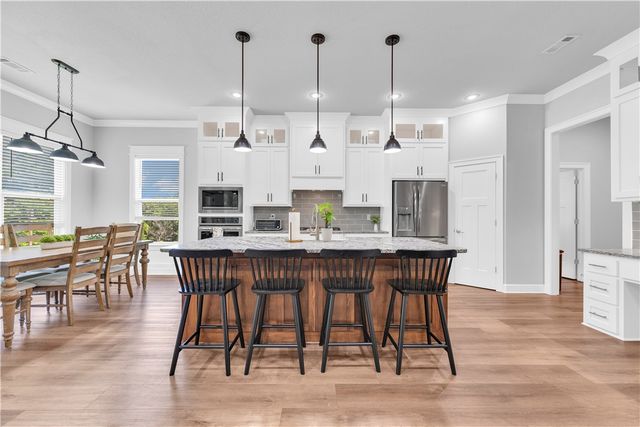 107 NW Highland Road, Bentonville, AR 72712