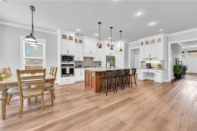 107 NW Highland Road, Bentonville, AR 72712