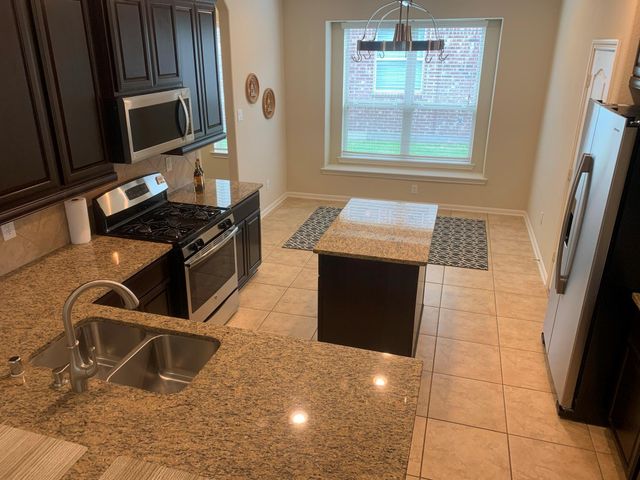 6819 Hunters Trace Lane, Baytown, TX 77521