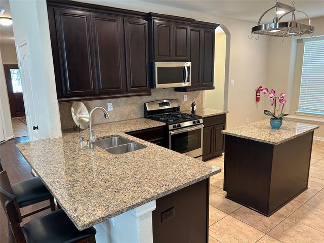 6819 Hunters Trace Lane, Baytown, TX 77521